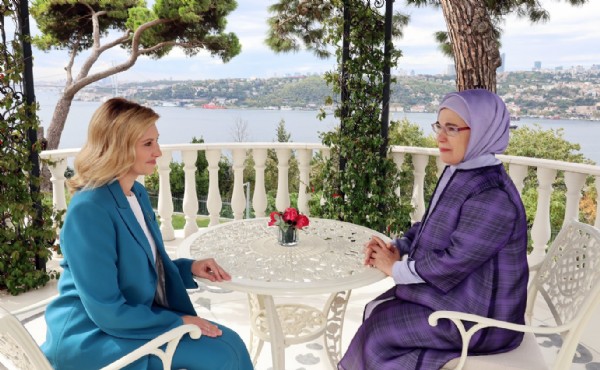 Emine Erdoğan, Ukrayna Devlet Başkanı'nın eşi Zelenska'yı İstanbul'da ağırladı!